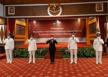 Pj Gubernur Jambi Lantik Bupati Terpilih Secara Hybrid, ini Pesannya