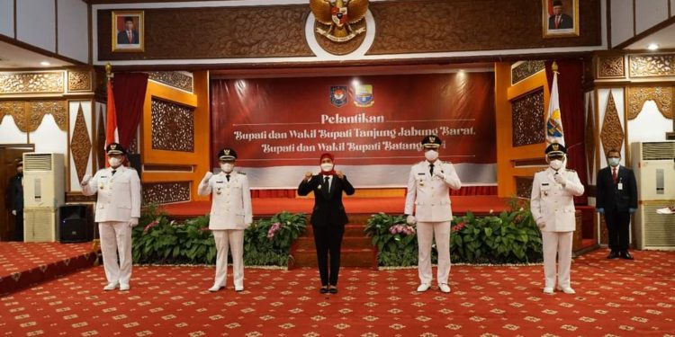 Pj Gubernur Jambi Lantik Bupati Terpilih Secara Hybrid, ini Pesannya