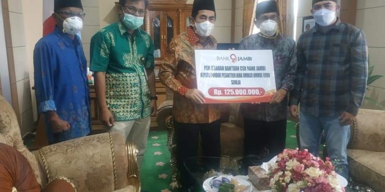 Wako AJB Serahkan Bantuan Pembangunan Pesantren Ummul Quro