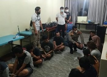 Polisi Gerebek Rumah Yang Dijadikan Tempat Operational Judi Online di Kota Jambi, 13 Orang Ditangkap
