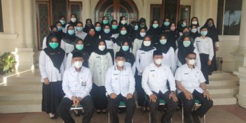 Bupati Tanjab Barat Anwar Sadat Serahkan SK PNS 