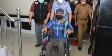 Dapat Bantuan Kursi Roda Dari Bupati dan ACT,Azwir Terharu