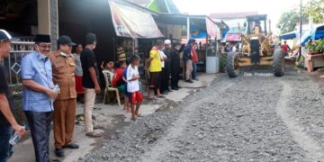 Bupati Bersama Dinas PUPR dan Perkim Turun Langsung Melakukan Perbaikan Jalan