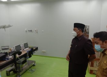 Wabup Cek Pelayanan dan Ruang Operasi Di Rsud Daud Arif