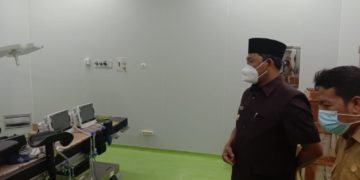 Wabup Cek Pelayanan dan Ruang Operasi Di Rsud Daud Arif