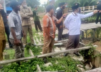 Pintu Air Rusak Di Parit Gantung,Bupati UAS Langsung Turun Tangan