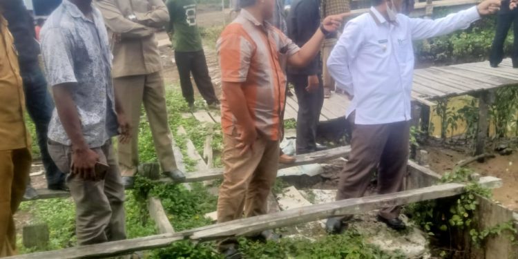Pintu Air Rusak Di Parit Gantung,Bupati UAS Langsung Turun Tangan