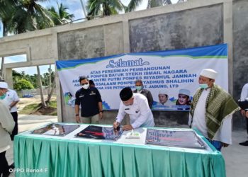 Safrial Resmikan Pembangunan Pondok Pesantren