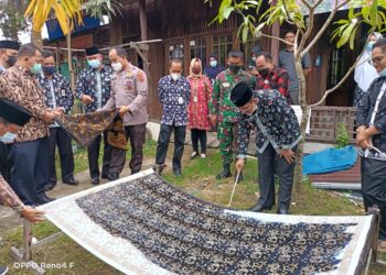 Bupati Tanjung Jabung Barat Launching Batik Khas Tanjab Barat