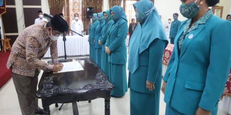 Bupati UAS Lantik Pengurus PKK Tanjab Barat