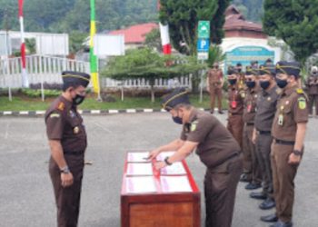 Kejaksaan Negeri Sungai Penuh Gelar Apel Pagi dan Pencanangan Zona Integritas Menuju Wilayah Bebas Korupsi