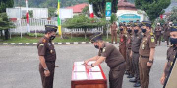 Kejaksaan Negeri Sungai Penuh Gelar Apel Pagi dan Pencanangan Zona Integritas Menuju Wilayah Bebas Korupsi