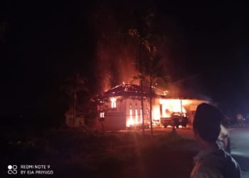 Saat Tarawih Pertama, Api Lalap Rumah Warga Di Desa Semerah