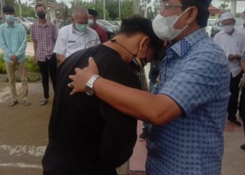 Penuh Rasa Haru,  Siswa SMAN I Kuala Tungkal Temui Bupati UAS Sampaikan Permohonan Maaf