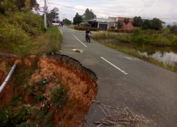 Warga Sebut Kinerja Dinas PUPR Kerinci Lamban Tangani Jalan Amblas di Perkantoran Bukit Tengah