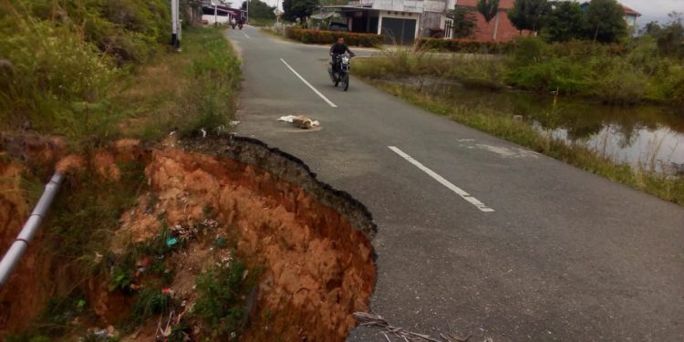Warga Sebut Kinerja Dinas PUPR Kerinci Lamban Tangani Jalan Amblas di Perkantoran Bukit Tengah