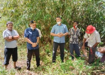 Wabup Tanjab Barat Tinjau Langsung Lokasi Pembangunan Jembatan Sungai Pengabuan