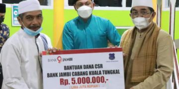 Safari Ramadhan Di Sebrang kota, Bupati dan Wabup Serahkan Bantuan Ke Masjid Sabilal Muttaqin