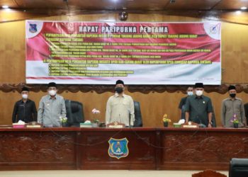 Bupati Tanjab Barat Hadiri Rapat Paripurna Pertama DPRD