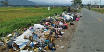 Tumpukan Sampah Rumah Tangga di Jalan Koto Iman Menuju Tanjung Tanah Semakin Parah