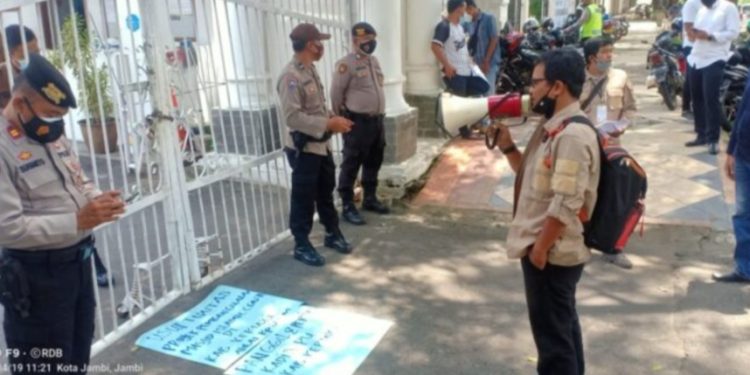 Datangi Kejati Jambi, AMMPPJ Desak Usut Penyimpangan Pembangunan Islamic Centre Kerinci