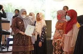 Bupati Muaro Jambi Serahkan Sertipikat Tanah dan Resmikan Kantor Desa Talang Kerinci