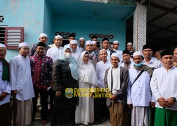 Masnah Busro Menghadiri Reunian Alumni Ponpes Sa’adatuddarein Tahtul Yaman