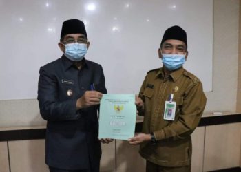 Pemkab Tanjab Barat Hibahkan Lahan untuk Pembangunan Kantor KUA di Bram Itam