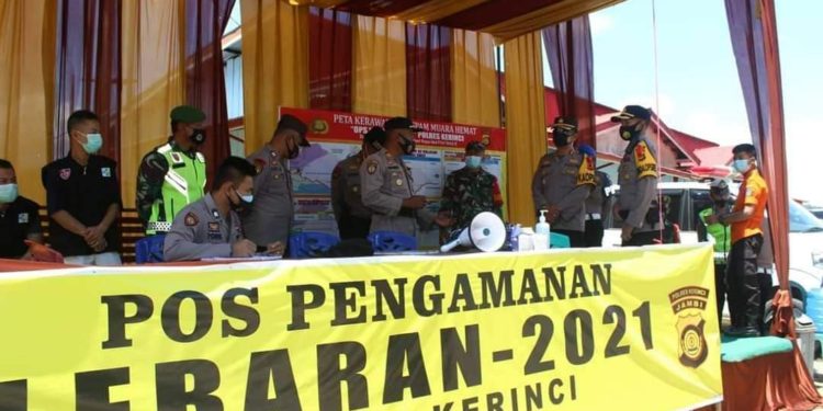 Kapolres Kerinci Pantau Posko Pengamanan OPS Ketupat Lebaran di Muara Hemat