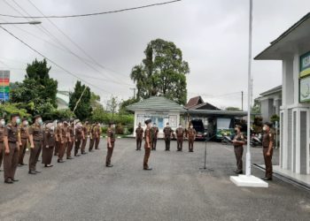 Pimpin Apel Pasca Libur Lebaran,  Kajari Sungai Penuh Cek Kehadiran Pegawai