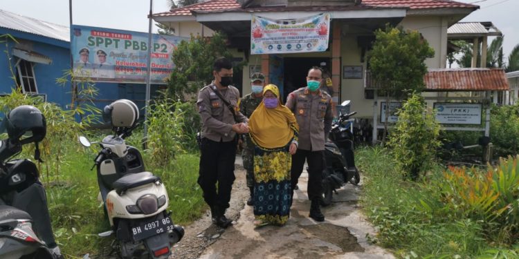 Kapolres Tanjab Barat Kawal Kegiatan Vaksinasi Di Kelurahan Kampung Nelayan