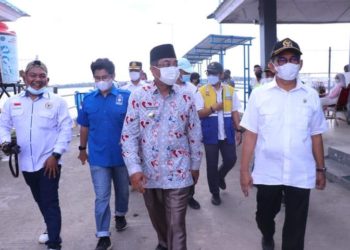 Bupati UAS Dampingi Haji Bakrie Tinjau Pelabuhan Roro Kuala Tungkal