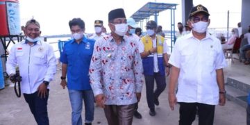 Bupati UAS Dampingi Haji Bakrie Tinjau Pelabuhan Roro Kuala Tungkal
