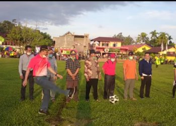 Sekda Asraf Buka Turnamen Sepakbola Piala Raja Kerapatan Adat 10 Luhah Seleman