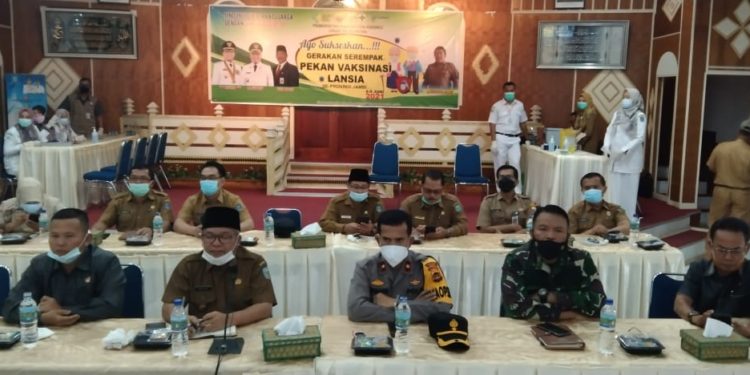 Vaksinasi, Ketua DPRD Kerinci  Edminudin : Semoga Kedepan Kerinci Bebas Covid-19