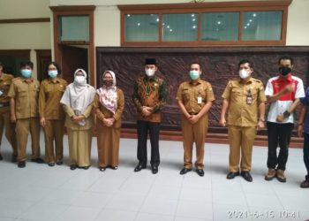 Peduli Lingkungan Hidup Jambi, Ketua DPRD Edi Purwanto Terima Penghargaan Green Leadership dari KLHK