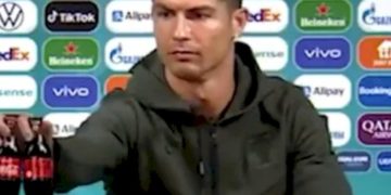 Geser Botol Coca-Cola Saat Konferensi Pers, Cristiano Ronaldo Bikin Rugi 57 Triliun