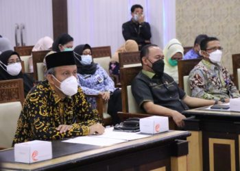 Sekda Tanjab Barat Hadiri Rapat Evaluasi Penangganan Covid-19  Se-Provinsi Jambi