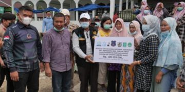 Bupati UAS Serahkan Bantuan Korban Kebakaran, Bupati Tanjabtim: Terima Kasih Masyarakat Tanjab Barat