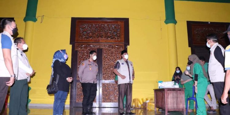 Peduli Terhadap Pelayanan Pasien Covid-19, Wabup Tanjab Barat Cek Langsung Fasilitas Ruang Isolasi