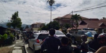 Kemacetan Panjang Terjadi di Depan Kantor DPRD Kota Sungai Penuh, Pengguna Jalan:Ini Bisa Menghambat Program 100 Hari Kerja Walikota Yang Baru