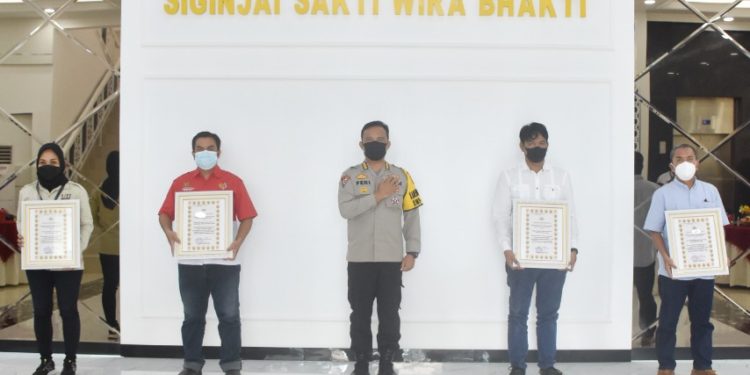 Polda Jambi Menggelar Acara Silaturahmi dan Memberikan Piagam Penghargaan Kepada Mitra Kamtibmas