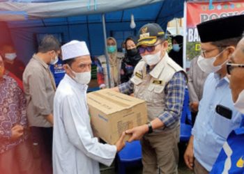 Wako Ahmadi Serahkan Bantuan Kebakaran Desa Dujung Sakti