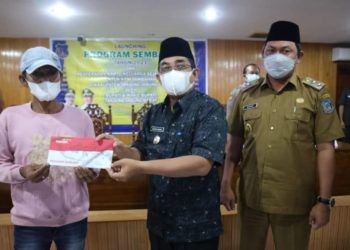 Bupati UAS Launching Program Sembako dan Serahkan Kartu Keluarga Sejahtera (KKS)