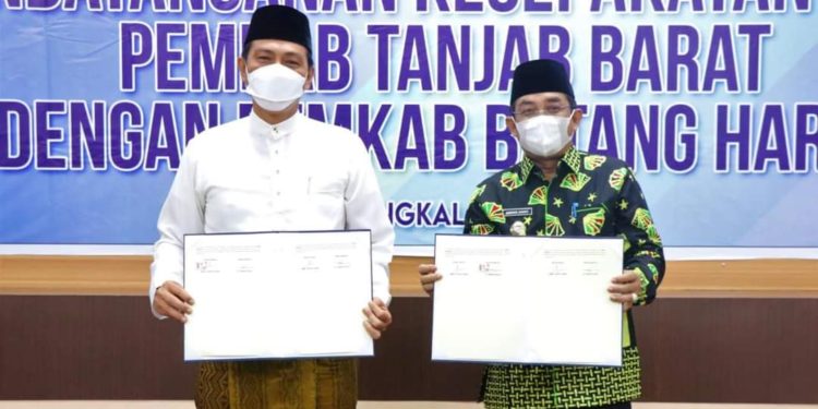 Bupati UAS Lakukan Penandatanganan Kesepakatan Bersama Dengan Pemkab Batanghari
