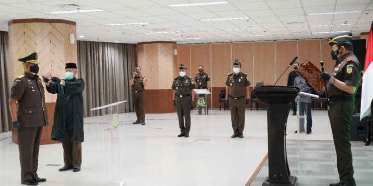 Kejagung Lantik Laksmana Muda (Laksda) TNI Anwar Saadi SH,  Sebagai Jaksa Agung Muda Pidana Militer