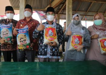 Bupati dan Wabup Panen Raya Padi dan Launching Beras Lokal di Desa Rawa Medang