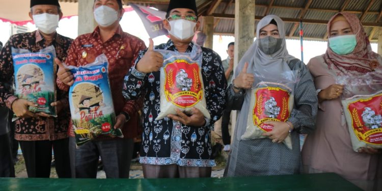 Bupati dan Wabup Panen Raya Padi dan Launching Beras Lokal di Desa Rawa Medang