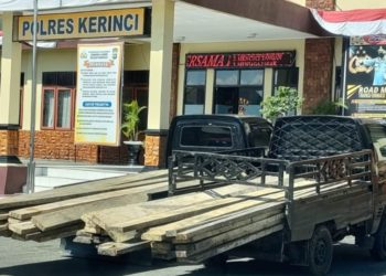 Sempat Terjadi Kericuhan, Polres Kerinci Amankan Pick Up Bermuatan Kayu Ilegal