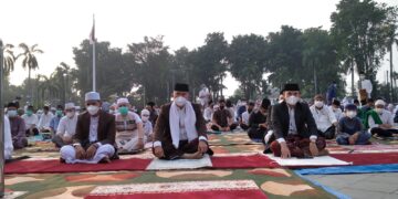 Ketua DPRD Provinsi Jambi Edi Purwanto Laksanakan Shalat Idul Adha di Lapangan Kantor Walikota Jambi